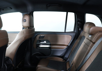 Подержанный автомобиль Mercedes-Benz GLB 2021 года (12 фото)