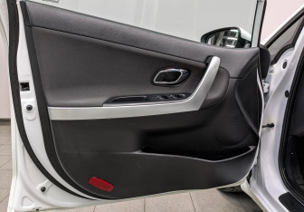 Подержанный автомобиль Kia Ceed Hatchback 2017 года (19 фото)