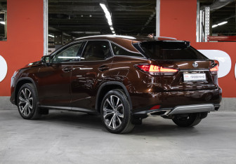 Подержанный автомобиль Lexus RX 2021 года (7 фото)