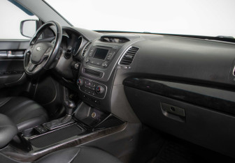 Подержанный автомобиль Kia Sorento 2013 года (9 фото)