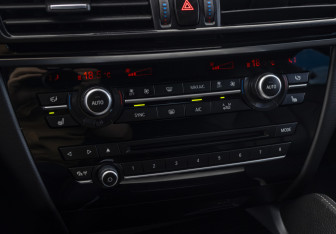 Подержанный автомобиль BMW X6 2017 года (16 фото)