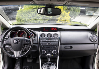 Подержанный автомобиль Mazda CX-7 2011 года (13 фото)