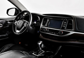 Подержанный автомобиль Toyota Highlander 2014 года (7 фото)
