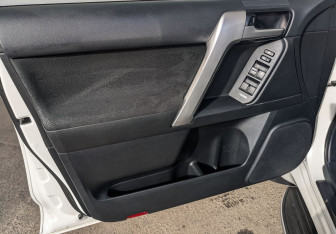 Подержанный автомобиль Toyota Land Cruiser Prado 2020 года (19 фото)