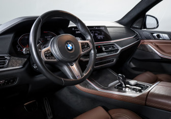 Подержанный автомобиль BMW X7 2020 года (14 фото)