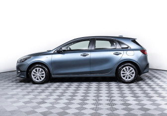 Подержанный автомобиль Kia Ceed Hatchback 2022 года (3 фото)