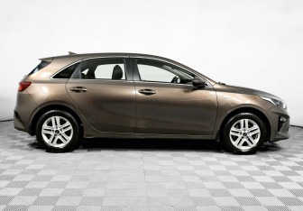 Подержанный автомобиль Kia Ceed Hatchback 2018 года (4 фото)