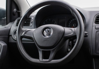 Подержанный автомобиль Volkswagen Polo Sedan 2016 года (15 фото)