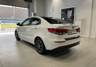 Подержанный автомобиль Kia Rio Sedan 2017 года (6 фото)