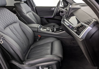 Подержанный автомобиль BMW X5 2025 года (24 фото)