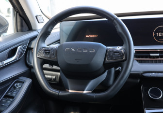 Подержанный автомобиль Exeed LX 2023 года (15 фото)