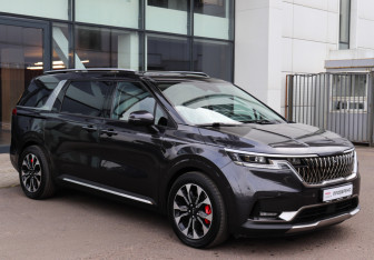 Подержанный автомобиль Kia Carnival 2021 года (3 фото)