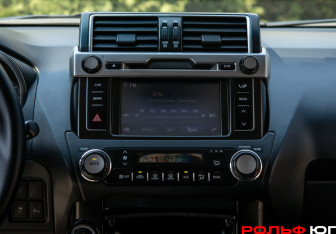 Подержанный автомобиль Toyota Land Cruiser Prado 2013 года (12 фото)