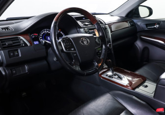 Подержанный автомобиль Toyota Camry Sedan 2012 года (15 фото)