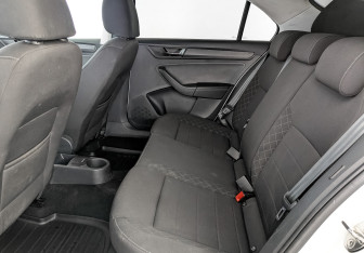 Подержанный автомобиль Skoda Rapid Liftback 2020 года (18 фото)
