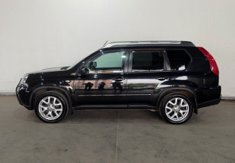 Подержанный автомобиль Nissan X-Trail 2013 года (4 фото)