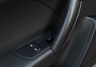 Подержанный автомобиль Audi A1 2012 года (17 фото)