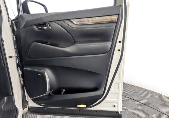 Подержанный автомобиль Toyota Alphard 2021 года (25 фото)