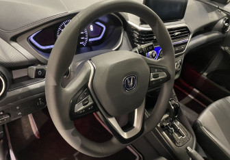 Подержанный автомобиль Changan Alsvin 2023 года (13 фото)