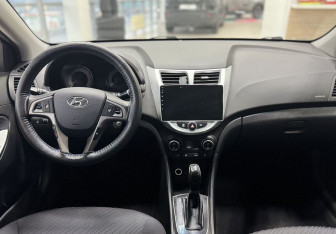 Подержанный автомобиль Hyundai Solaris Sedan 2015 года (13 фото)