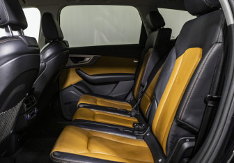 Подержанный автомобиль Audi Q7 2016 года (14 фото)