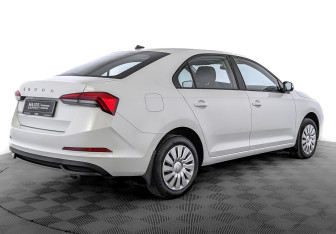 Подержанный автомобиль Skoda Rapid Liftback 2021 года (5 фото)