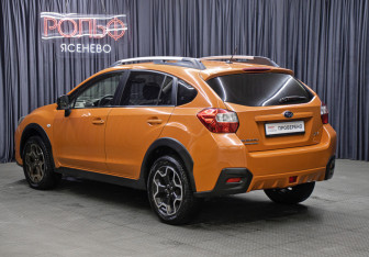 Подержанный автомобиль Subaru XV 2012 года (7 фото)