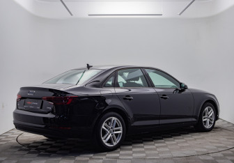 Подержанный автомобиль Audi A4 Sedan 2018 года (5 фото)