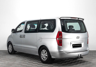 Подержанный автомобиль Hyundai Grand Starex 2009 года (3 фото)