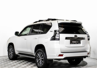 Подержанный автомобиль Toyota Land Cruiser Prado 2021 года (5 фото)