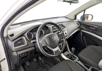 Подержанный автомобиль Suzuki SX4 Hatchback 2021 года (17 фото)