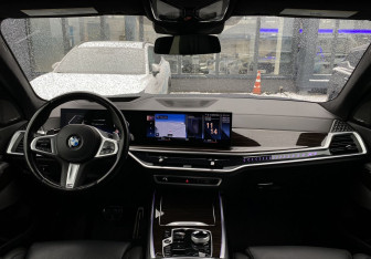 Подержанный автомобиль BMW X7 2022 года (13 фото)