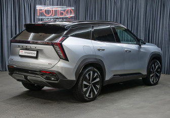 Подержанный автомобиль Geely Atlas 2024 года (5 фото)
