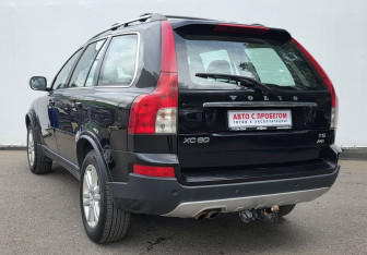 Подержанный автомобиль Volvo XC90 2011 года (7 фото)