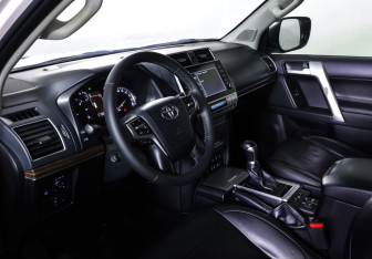 Подержанный автомобиль Toyota Land Cruiser Prado 2020 года (15 фото)