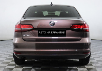 Подержанный автомобиль Volkswagen Jetta Sedan 2017 года (4 фото)