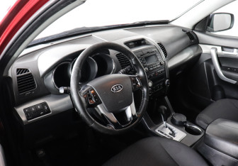 Подержанный автомобиль Kia Sorento 2010 года (5 фото)