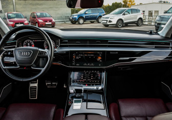 Подержанный автомобиль Audi S8 2020 года (10 фото)