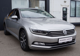 Подержанный автомобиль Volkswagen Passat Sedan 2017 года (3 фото)