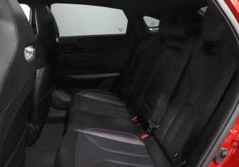 Подержанный автомобиль Changan UNI-V 2024 года (10 фото)