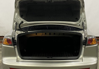 Подержанный автомобиль Mitsubishi Lancer Sedan 2012 года (10 фото)