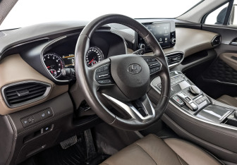 Подержанный автомобиль Hyundai Santa Fe 2022 года (15 фото)