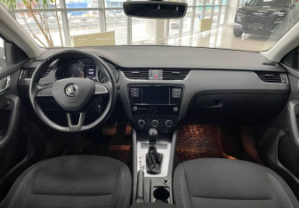Подержанный автомобиль Skoda Octavia Liftback 2020 года (11 фото)