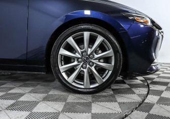 Подержанный автомобиль Mazda 3 Sedan 2020 года (5 фото)