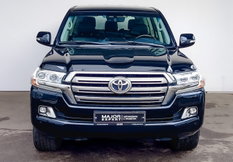 Подержанный автомобиль Toyota Land Cruiser Suv 2015 года (2 фото)