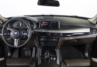 Подержанный автомобиль BMW X5 2015 года (10 фото)