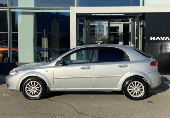 Подержанный автомобиль Chevrolet Lacetti Hatchback 2012 года (8 фото)