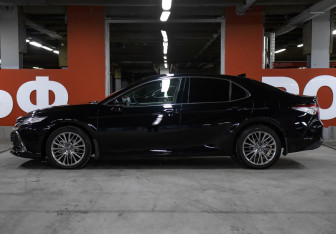 Подержанный автомобиль Toyota Camry Sedan 2022 года (8 фото)