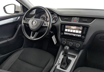 Подержанный автомобиль Skoda Octavia Liftback 2020 года (27 фото)