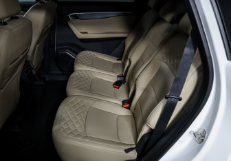 Подержанный автомобиль Geely Okavango 2023 года (10 фото)